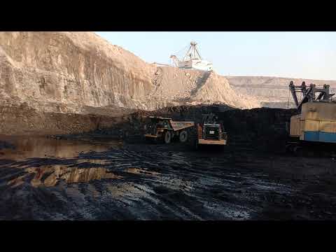 Caterpillar 992 Payloader Loading coal on Cat 777 dump truck