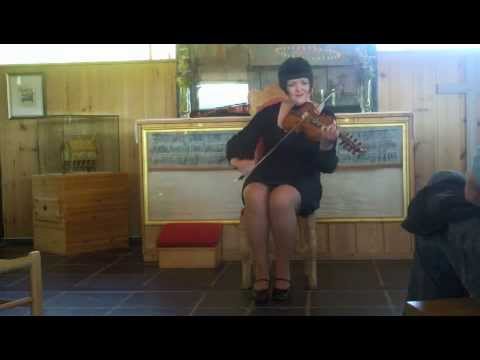 Hardanger fiddle: Synnøve S. Bjørset plays Beitohaughalling