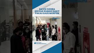 Pakai Kaos Morfem, David Lambaikan Tangan saat Pulang dari RS Mayapada Kuningan