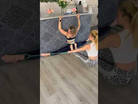 Intentional splits 🤪 #flexibility #flexibilitychallenge #split #straddle #gymnast #gymmotivation