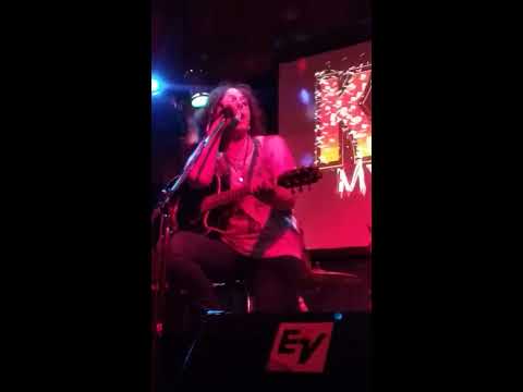 KISS MY ASS Love Gun acu. La Roca 9/12/16