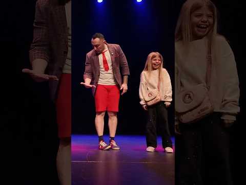 Totalmente prohibidos los chicles en mis espectáculo🤮