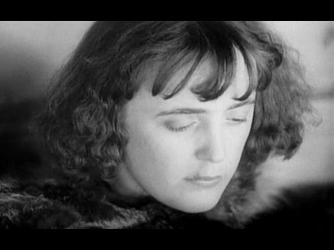 download lagu mp3 mp4 Edith Piaf Jeune, download lagu Edith Piaf Jeune gratis, unduh video klip Edith Piaf Jeune