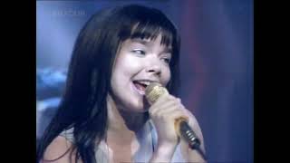 Björk - It's Oh So Quiet (First Performance) - TOTP - 23 11 1995