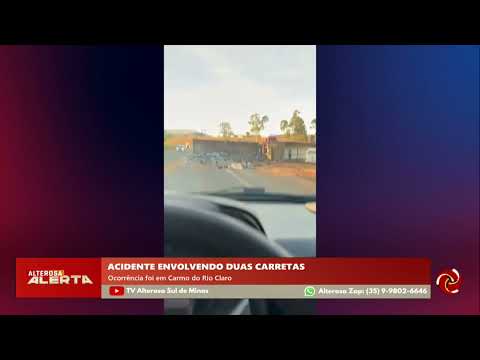 Acidente entre duas carretas em Carmo do Rio Claro