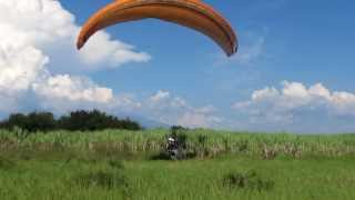 preview picture of video 'Aterrizaje de Parapentes - Parapente Colima'