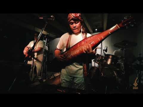 download lagu mp3 mp4 Coldplay Yellow Lyrics Canvas, download lagu Coldplay Yellow Lyrics Canvas gratis, unduh video klip Coldplay Yellow Lyrics Canvas