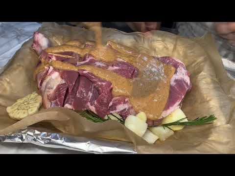 Tender roasted lamb shoulder | roast lamb with garlic and rosemary