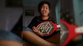 Download lagu Anak Kecil Nyanyi Pake Raket Nyamuk mp3