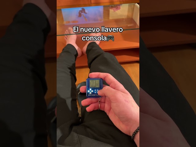 Vídeo relacionado con GTJEOI 12 Llavero de Consola de Juegos, Llaveros Gaming Clásicos, llavero videojuegos, Mini Juegos Sorpresas para Cumpleaños Infantiles