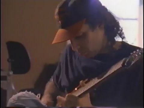 download lagu mp3 mp4 Joe Satriani Biography, download lagu Joe Satriani Biography gratis, unduh video klip Joe Satriani Biography