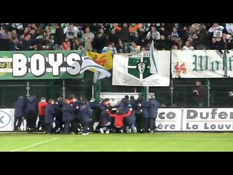 URLC - KVV Coxyde - Salut au Kop  (15 10 2011).avi
