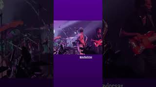 【スムースジャズサックス奏者Paul Taylorのショーでロケンロールなギター】