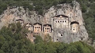 preview picture of video 'Tyrkiet. Klippegrave fra det kariske rige 600 år før vor tidsregning.'