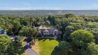 124 Darren Dr, Basking Ridge, NJ Presented by Eugeniusz Jaworski.