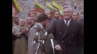 Valstybinės vėliavos iškėlimo ceremonija Trakų pilyje 1988 m.