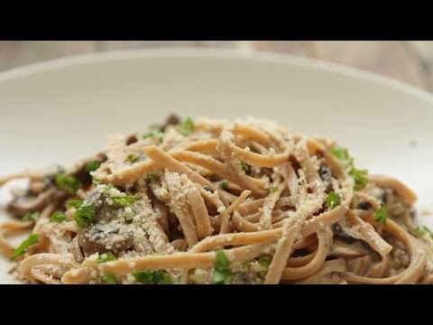 How to Make Fettuccine with Creamy Mushroom Sauce