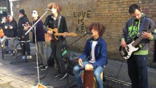 Jason Mraz, I'm Yours (2ice cover) - busking in the streets of London, UK