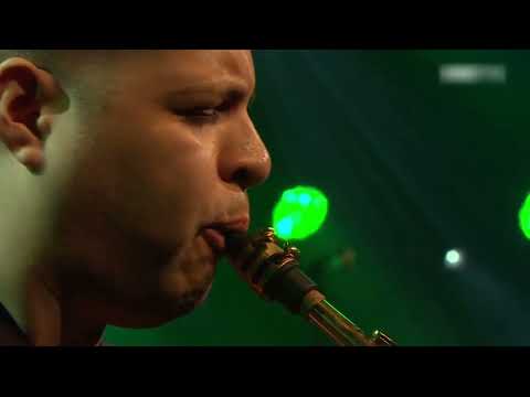 Alex Han - Saxophone solo