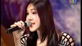 cantora surpreende jurados com uma voz jamais ouvida no mundo