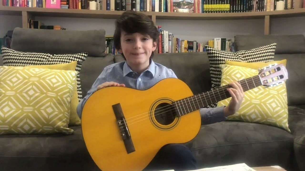 Hanka-gitara<br />
 Dorotka-klavír<br />
Adam-gitara