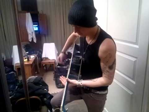 Karhuveljet Levillä ja Sukka.mp4