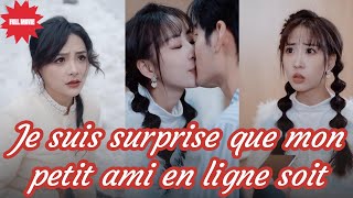 Une fille choquée d'apprendre que son petit ami en ligne est son patron