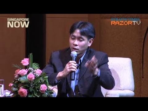 Dolphin shows a "spectacle of dominance" (World's saddest dolphins dialogue Pt 2)