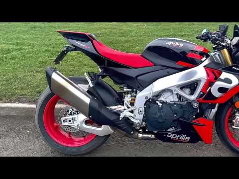 2021 Aprilia Tuono V4 1100 factory, Stock Exhaust vs Akrapovic slip on.