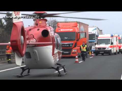 26.03.2013 - A 61 bei Hockenheim: Lkw und Pkw fahren auf A 61 in Stauende