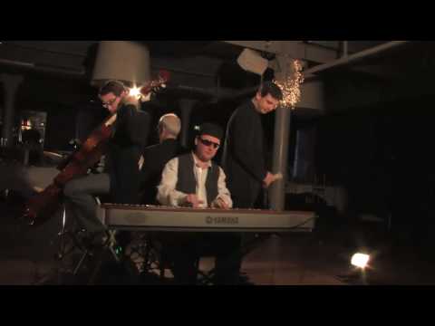 We No Speak Americano - Yolanda Be Cool vs. D-Cup