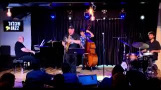 10MFAN ARTIST Robert Anchipolovsky live on his 10MFAN Showboat alto mouthpiece. “Stars fell on….”