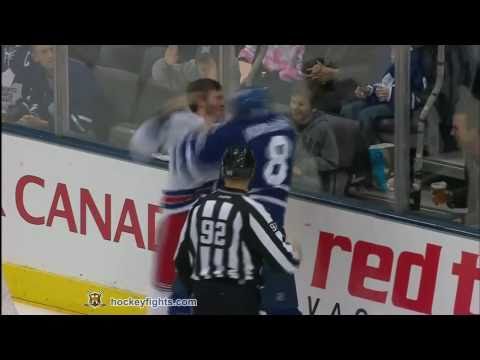 Brandon Prust vs Mike Komisarek