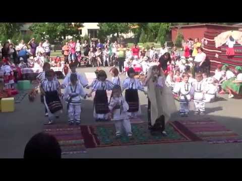 IULIA si ROBERT CONDILA  Joaca hora in poienita