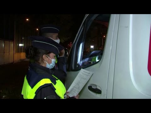 巴黎警方加強巡邏限制違規鎖門者 (Paris police step up patrols to limit lockdown violators)