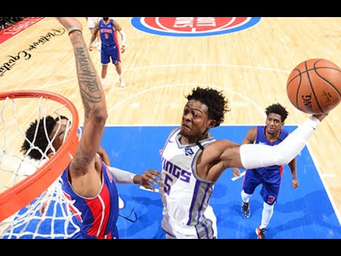 De'Aaron Fox with the nasty dunk to Christian Wood