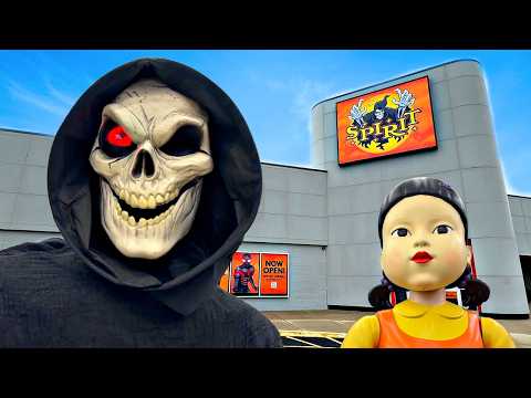 I Explored The World's LARGEST Spirit Halloween Location *Flagship Store*