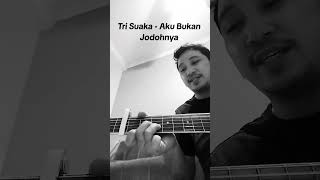 Download lagu Acoustik - Tri Suaka . Aku Bukan Jodohnya mp3