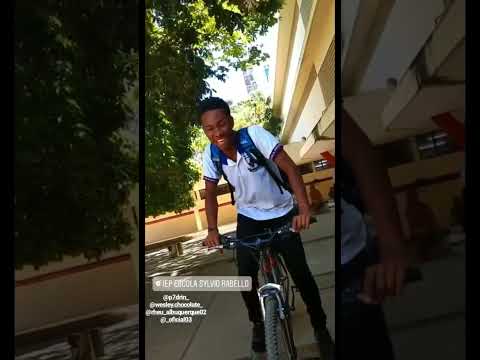 P7drin gastando c os amigos na escola #tbtvideo