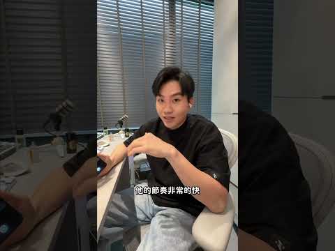 iPhone的即時翻譯來了！而且支援繁體中文！使用辦法：1.確認自己的手機為iPhone 15 Pro或更新 2.iOS更新至26.1 beta 3.擁有airpods pro 2、pro 3或4