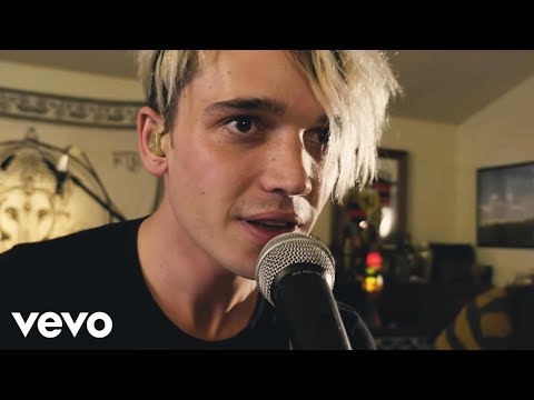 Badflower - Animal (Live From The Living Room)