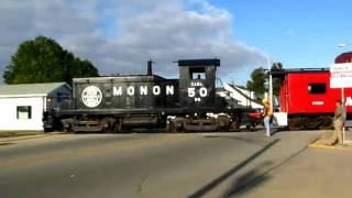 preview picture of video 'Rare Sight for People in Tipton: A Train Crosses Jefferson Street!'