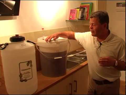 Racking/Siphoning Your Wine for a Secondary Fermentation