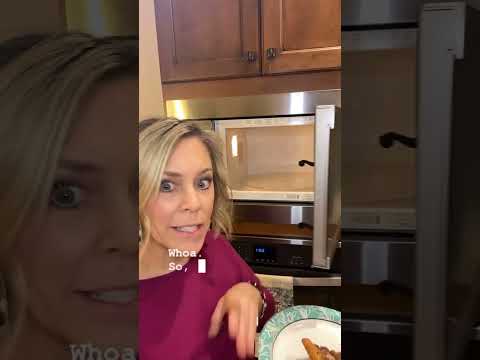 Microwave hack for pizza 🍕 #microwavecooking #pizza