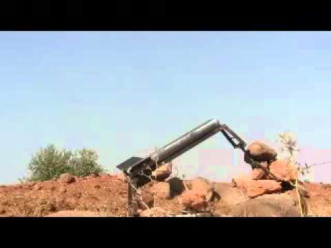 المقدم خالد الحمود يقوم باستهداف مقرات النظام بصاروخ محلي الصنع في جبل الزاوية في ريف إدلب