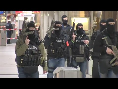 Axt-Attacke in Düsseldorf: Mann greift am Hauptbahnhof mehrere Menschen an