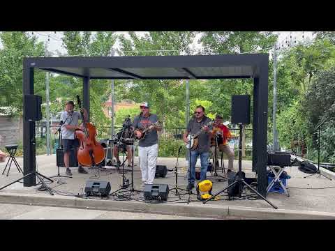 The Mill Creek Drifters performing live