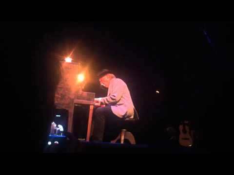 Neil Young - Reason to Believe (Tim Hardin cover) - live at the Chicago Theatre - 4/22/2014