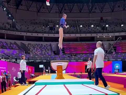 Angelina Melnikova struggles with her Cheng Vault - Podium Training World Championships 2025
