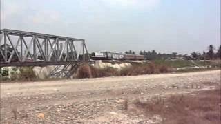 preview picture of video 'Kereta Api Siantar Ekspress Melintas Jembatan Sei Serdang'